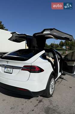 Позашляховик / Кросовер Tesla Model X 2020 в 