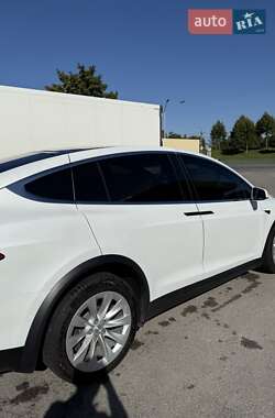 Позашляховик / Кросовер Tesla Model X 2020 в 