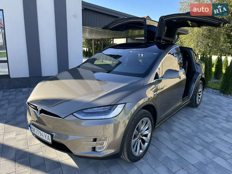 Внедорожник / Кроссовер Tesla Model X 2016 в 