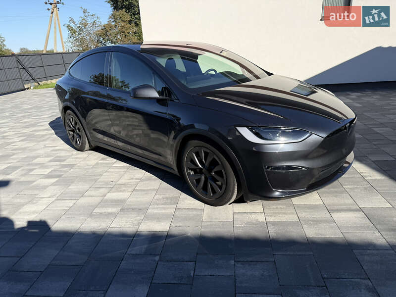 Tesla Model X 2024