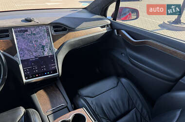 Позашляховик / Кросовер Tesla Model X 2017 в 
