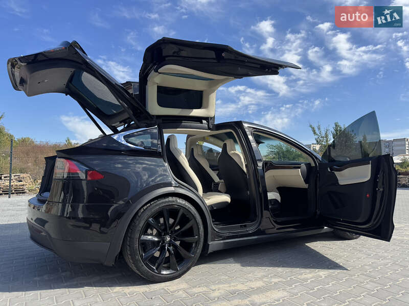 Позашляховик / Кросовер Tesla Model X 2017 в Вінниці