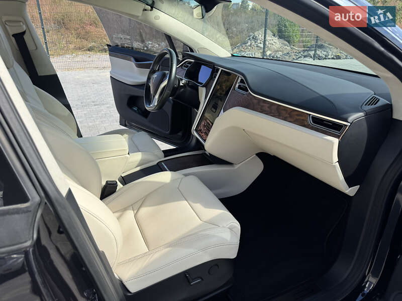 Позашляховик / Кросовер Tesla Model X 2017 в Вінниці