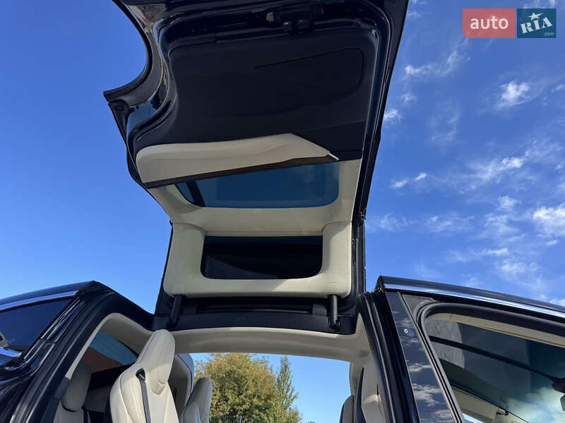 Позашляховик / Кросовер Tesla Model X 2017 в Вінниці