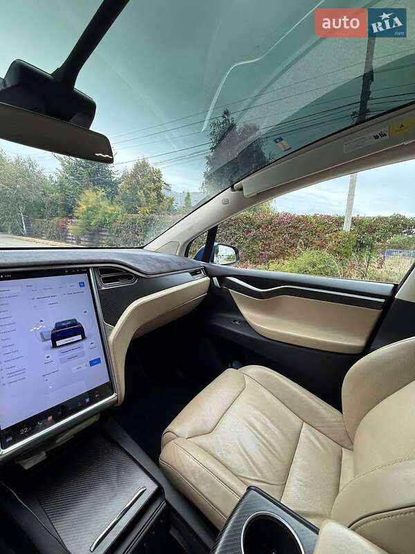 Позашляховик / Кросовер Tesla Model X 2016 в Києві