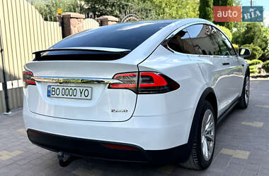 Позашляховик / Кросовер Tesla Model X 2017 в 