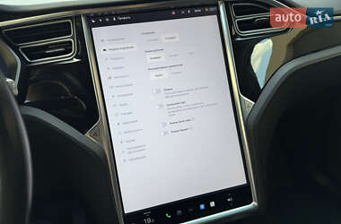 Позашляховик / Кросовер Tesla Model X 2017 в 