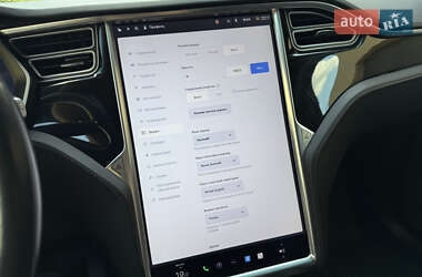 Позашляховик / Кросовер Tesla Model X 2017 в 