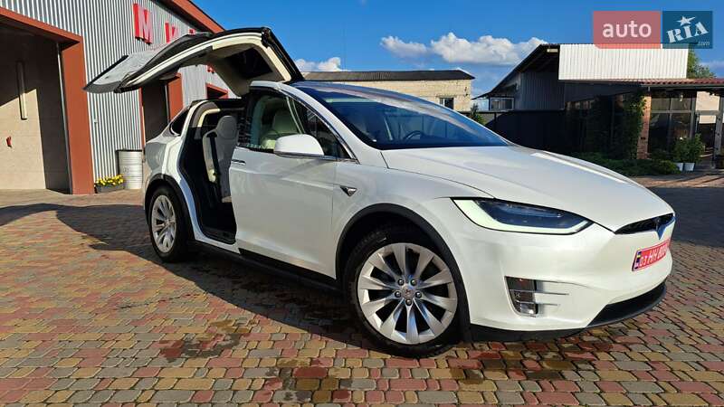 Позашляховик / Кросовер Tesla Model X 2018 в 