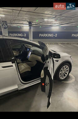 Внедорожник / Кроссовер Tesla Model X 2017 в 