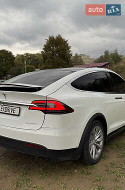 Позашляховик / Кросовер Tesla Model X 2019 в 