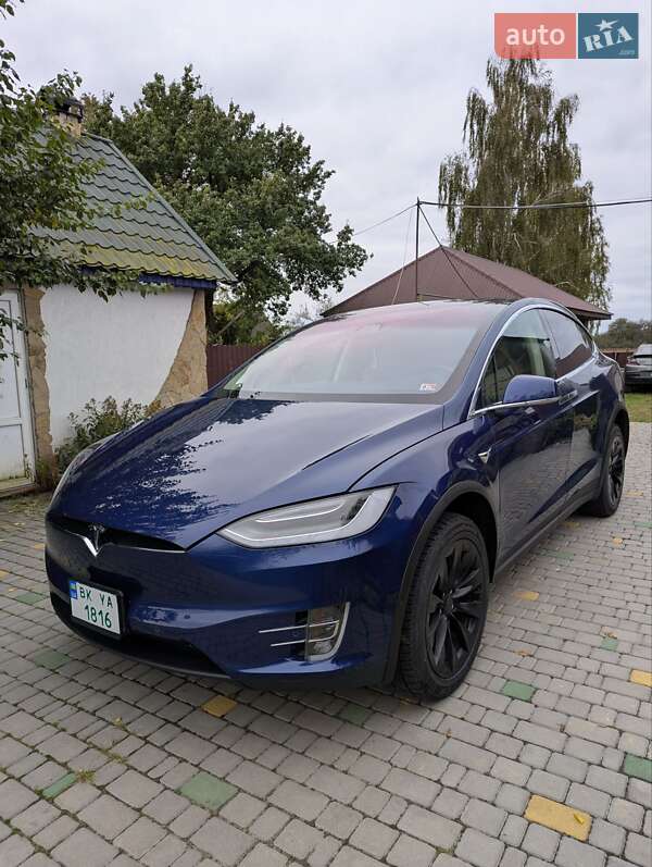 Позашляховик / Кросовер Tesla Model X 2017 в Рівному