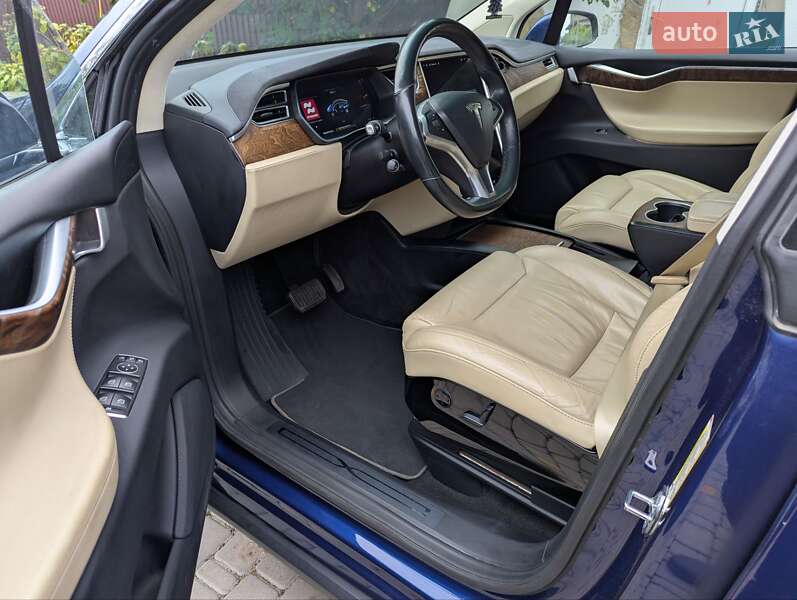 Позашляховик / Кросовер Tesla Model X 2017 в Рівному