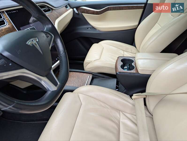 Позашляховик / Кросовер Tesla Model X 2017 в Рівному