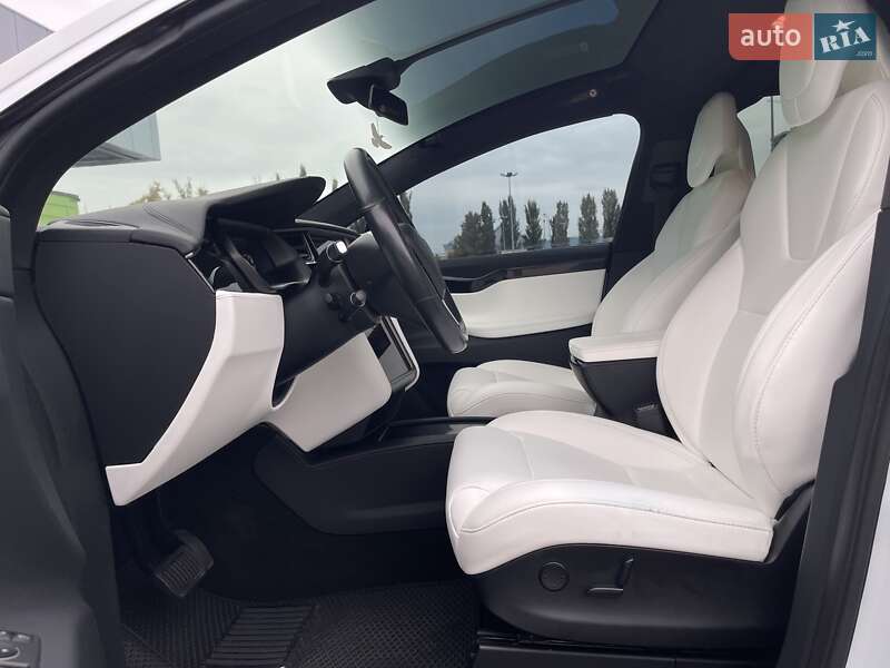 Внедорожник / Кроссовер Tesla Model X 2019 в Киеве