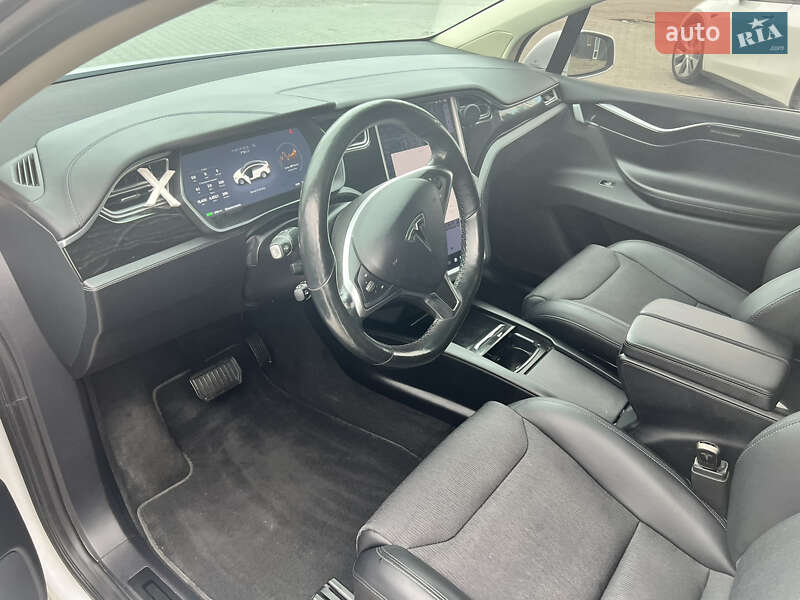 Позашляховик / Кросовер Tesla Model X 2016 в Чернівцях