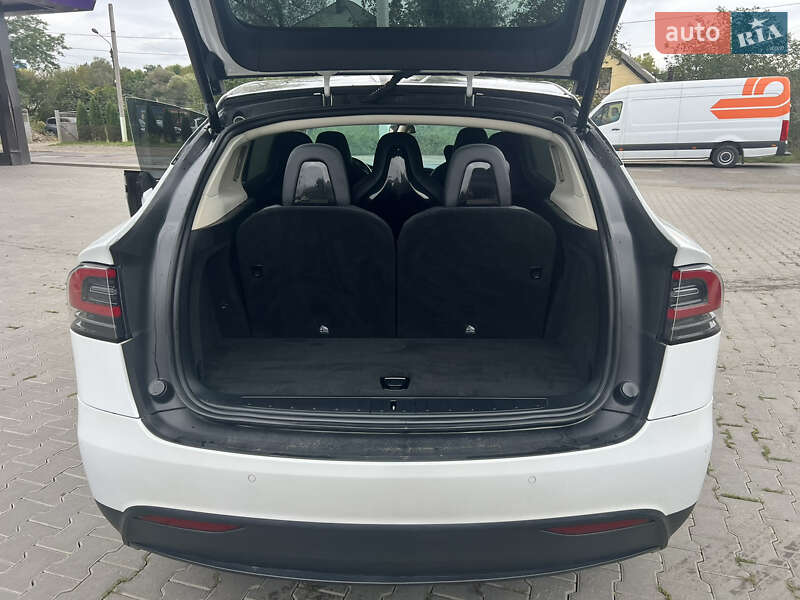 Позашляховик / Кросовер Tesla Model X 2016 в Чернівцях