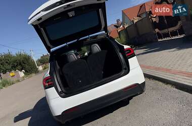 Позашляховик / Кросовер Tesla Model X 2019 в 