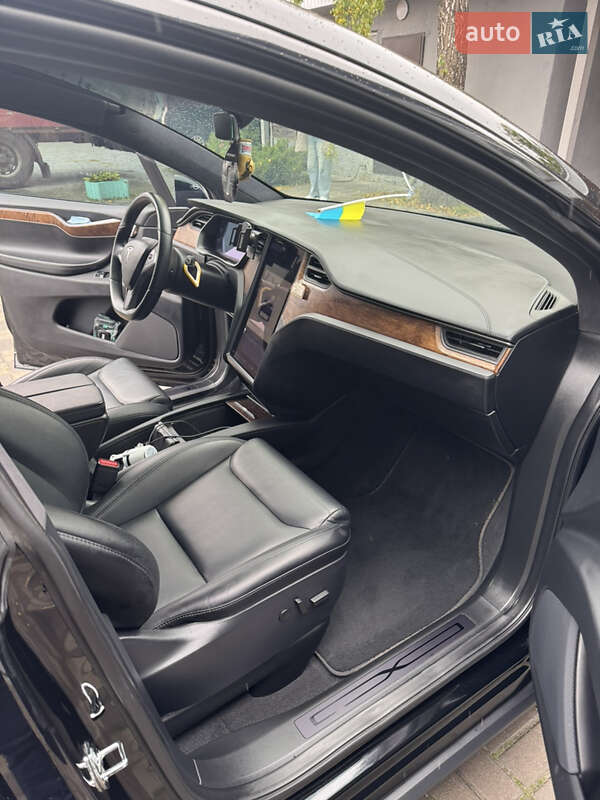 Tesla Model X 2020