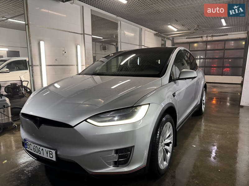 Внедорожник / Кроссовер Tesla Model X 2017 в 