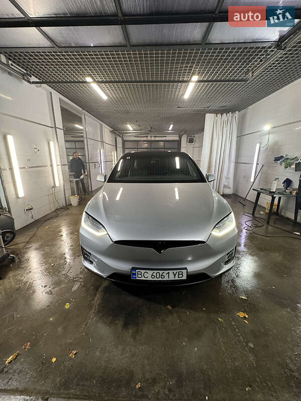 Позашляховик / Кросовер Tesla Model X 2017 в Львові