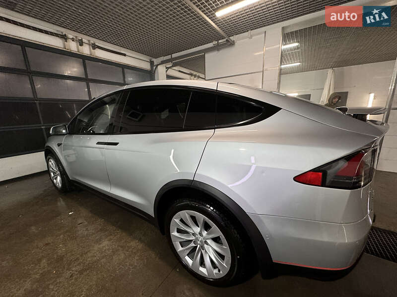 Позашляховик / Кросовер Tesla Model X 2017 в Львові