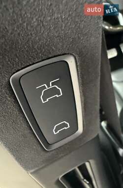 Позашляховик / Кросовер Tesla Model X 2019 в 
