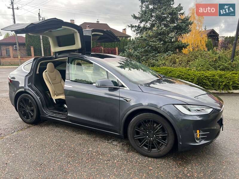 Внедорожник / Кроссовер Tesla Model X 2016 в Киеве