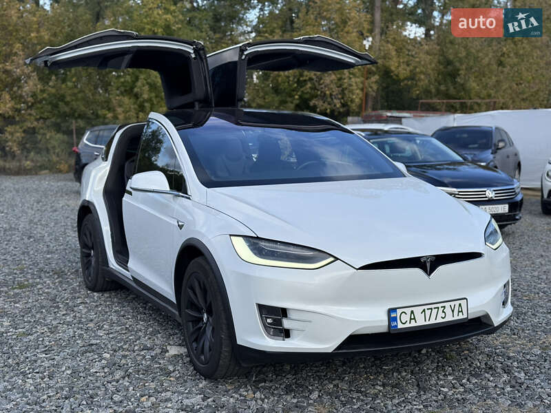 Позашляховик / Кросовер Tesla Model X 2019 в Умані