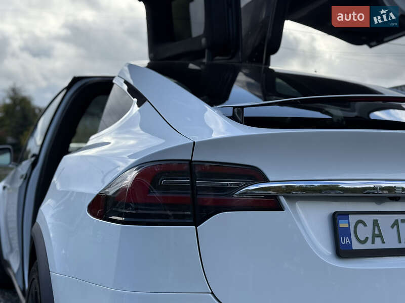 Позашляховик / Кросовер Tesla Model X 2019 в Умані