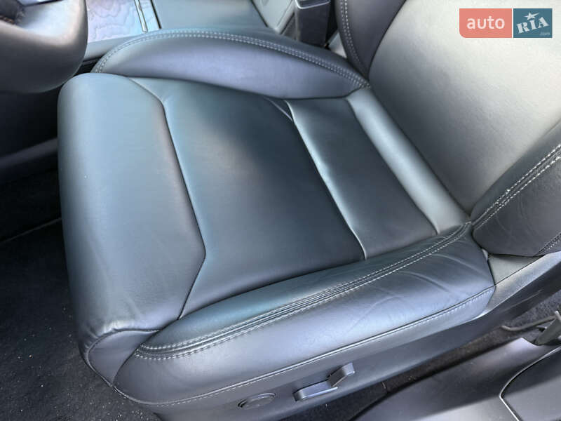 Позашляховик / Кросовер Tesla Model X 2019 в Умані