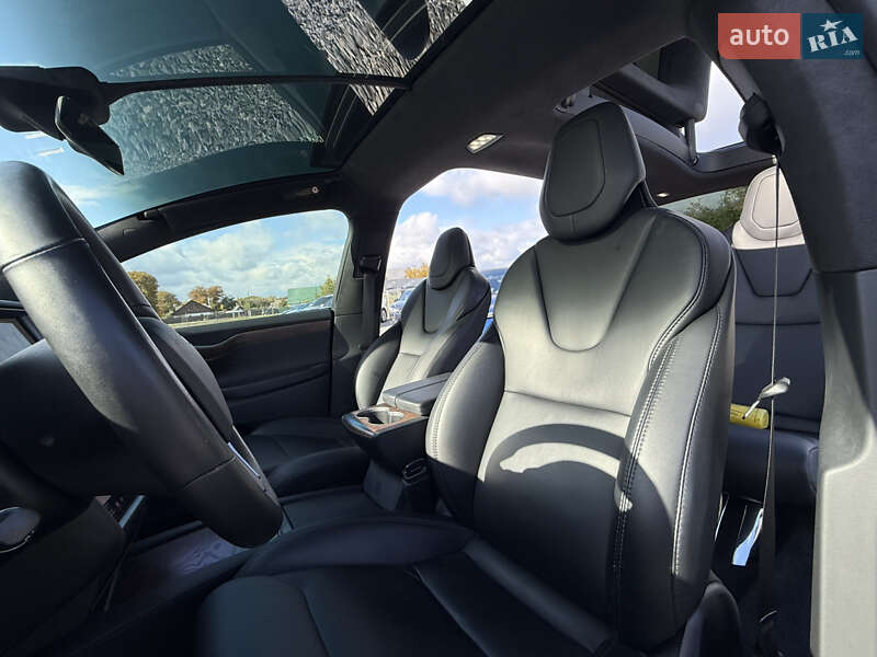 Позашляховик / Кросовер Tesla Model X 2019 в Умані
