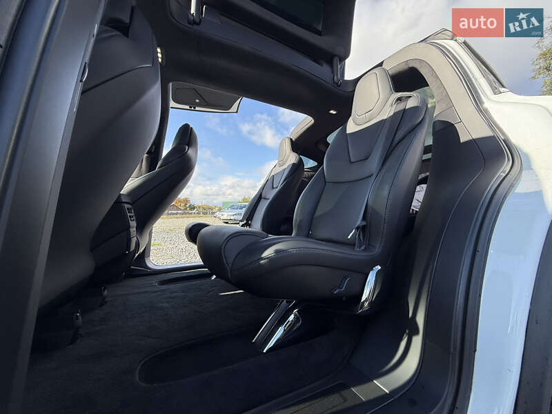 Позашляховик / Кросовер Tesla Model X 2019 в Умані