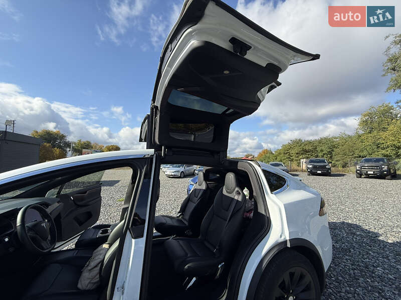 Позашляховик / Кросовер Tesla Model X 2019 в Умані