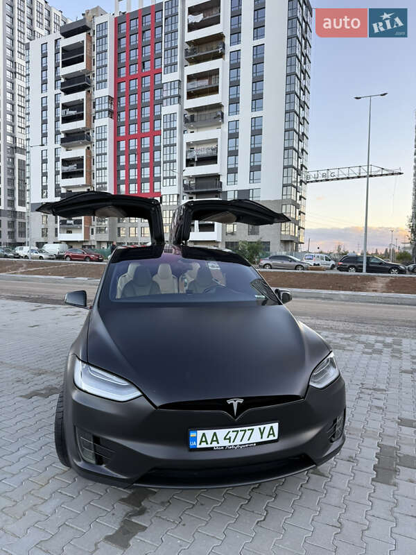 Позашляховик / Кросовер Tesla Model X 2016 в Києві