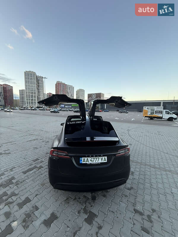 Позашляховик / Кросовер Tesla Model X 2016 в Києві