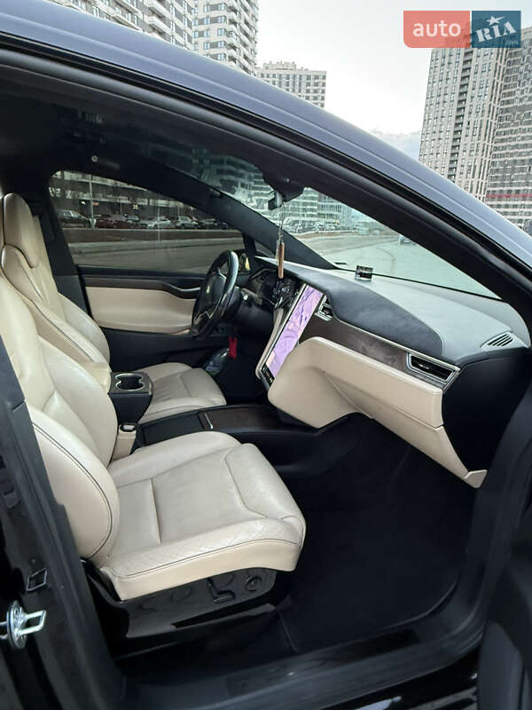 Позашляховик / Кросовер Tesla Model X 2016 в Києві
