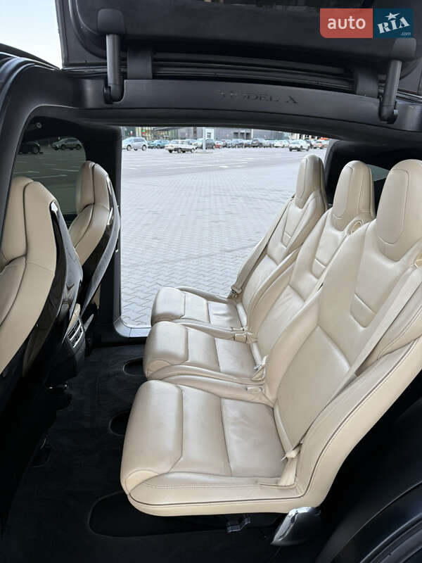 Позашляховик / Кросовер Tesla Model X 2016 в Києві