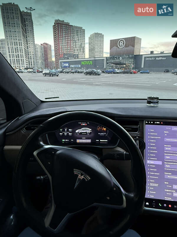 Позашляховик / Кросовер Tesla Model X 2016 в Києві