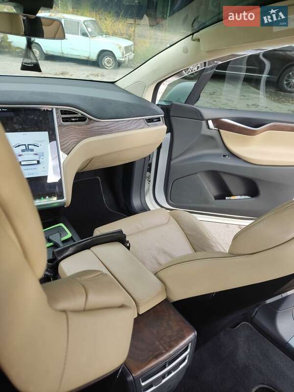 Внедорожник / Кроссовер Tesla Model X 2015 в Львове фото 17 Внедорожник / Кроссовер Tesla Model X 2015 в Львове