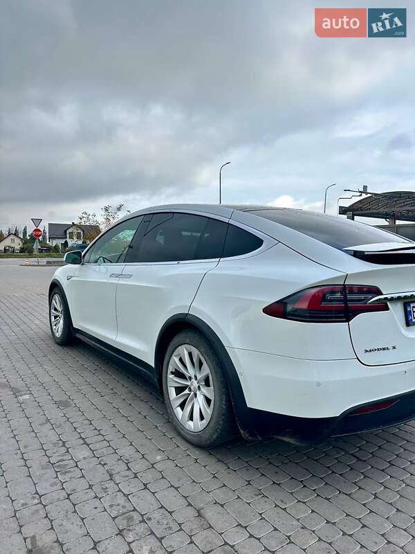 Внедорожник / Кроссовер Tesla Model X 2016 в Городке