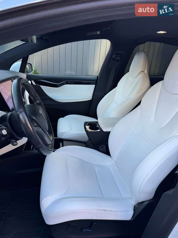 Внедорожник / Кроссовер Tesla Model X 2019 в Черновцах