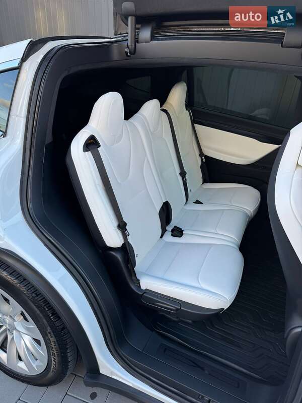 Внедорожник / Кроссовер Tesla Model X 2019 в Черновцах