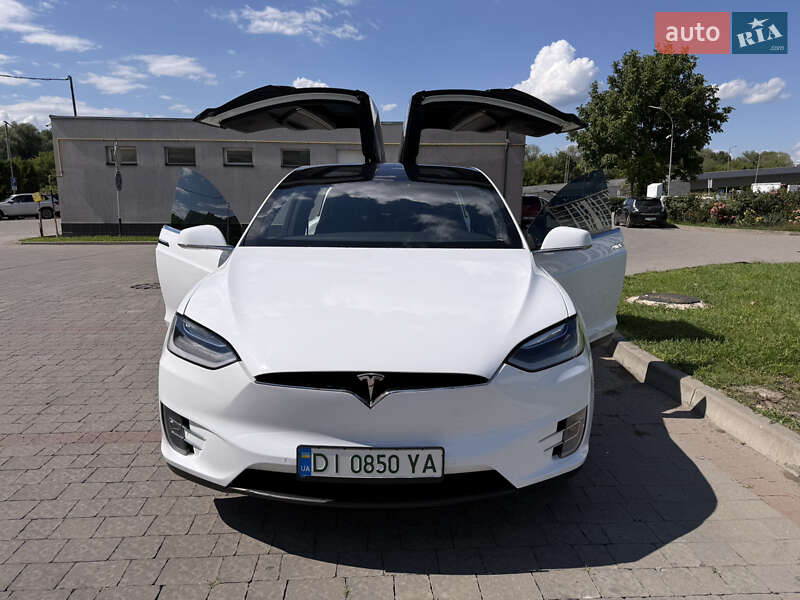 Позашляховик / Кросовер Tesla Model X 2016 в Івано-Франківську