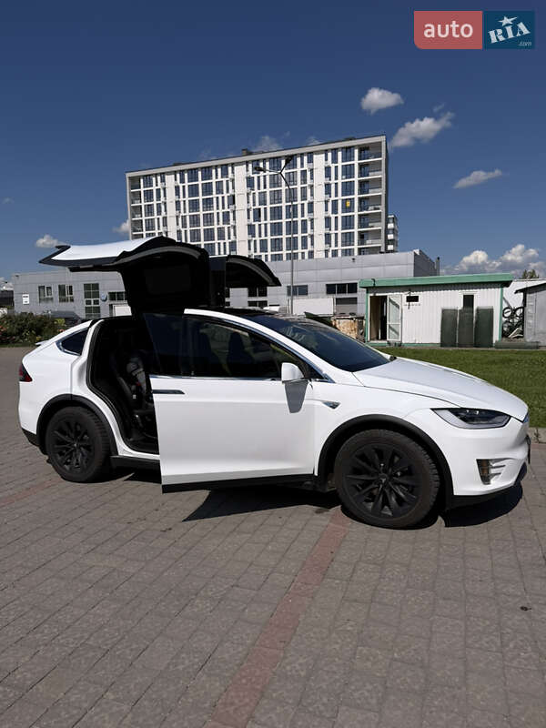 Позашляховик / Кросовер Tesla Model X 2016 в Івано-Франківську