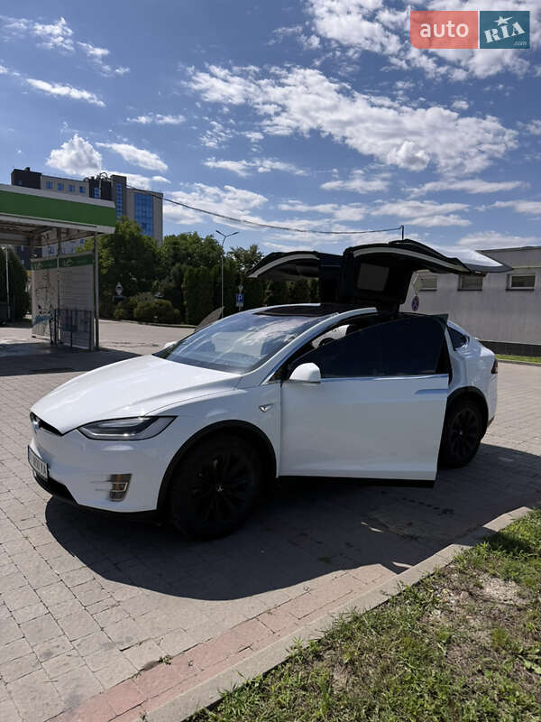 Позашляховик / Кросовер Tesla Model X 2016 в Івано-Франківську