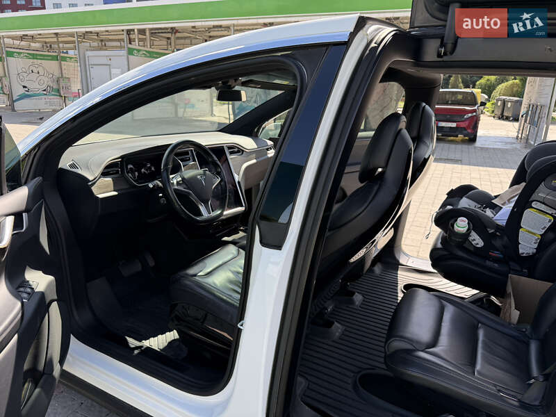 Позашляховик / Кросовер Tesla Model X 2016 в Івано-Франківську