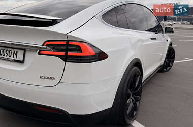 Позашляховик / Кросовер Tesla Model X 2017 в 