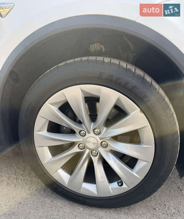 Внедорожник / Кроссовер Tesla Model X 2020 в Сумах