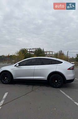 Позашляховик / Кросовер Tesla Model X 2016 в 